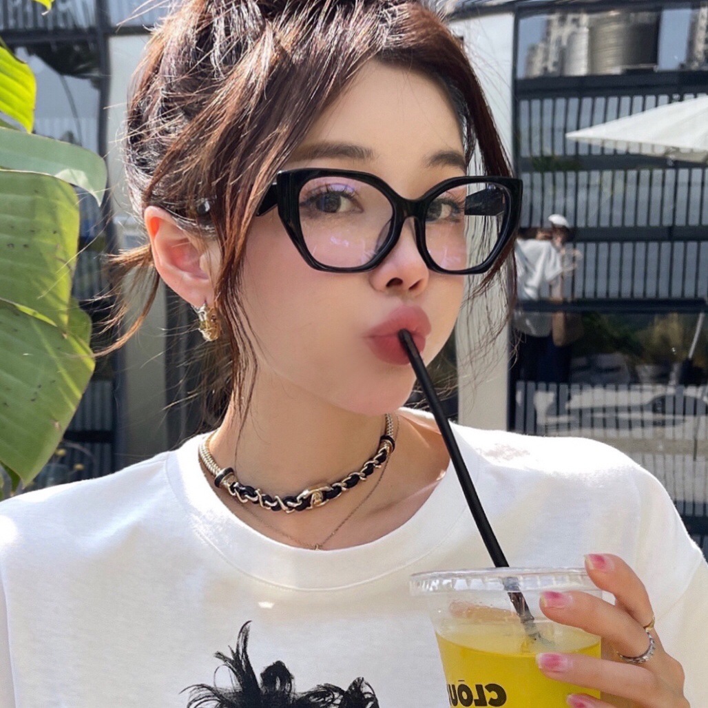 Cuadro de marco negro llano gafas mágicas ojo de gato textura ins estilo gafas marco puede ser equipado con miopía cara mirando pequeños gafas marco