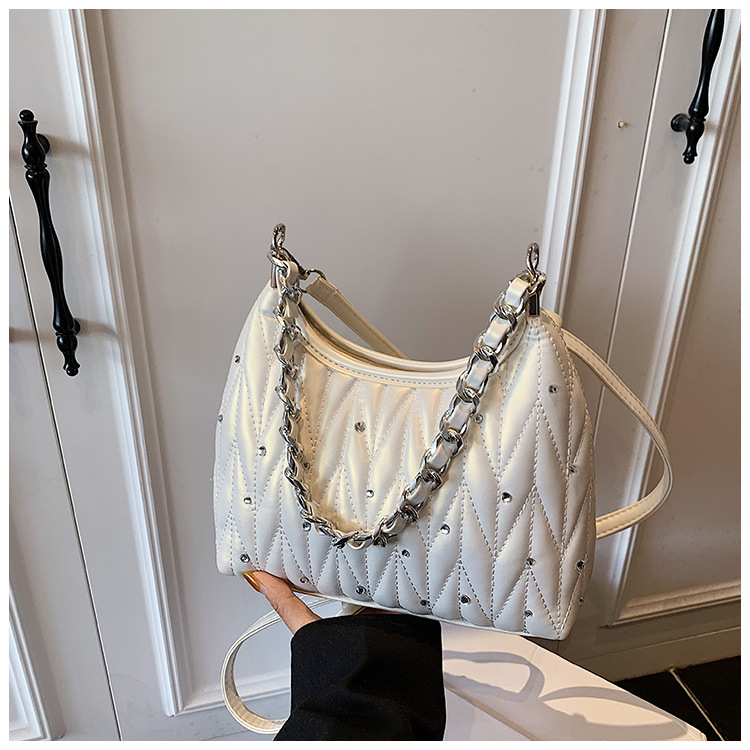 Fashionable diamond-encrusted diamond-shaped chain underarm bag 2025 Summer new style versatile daily commuting crossbody bag for women undefined
