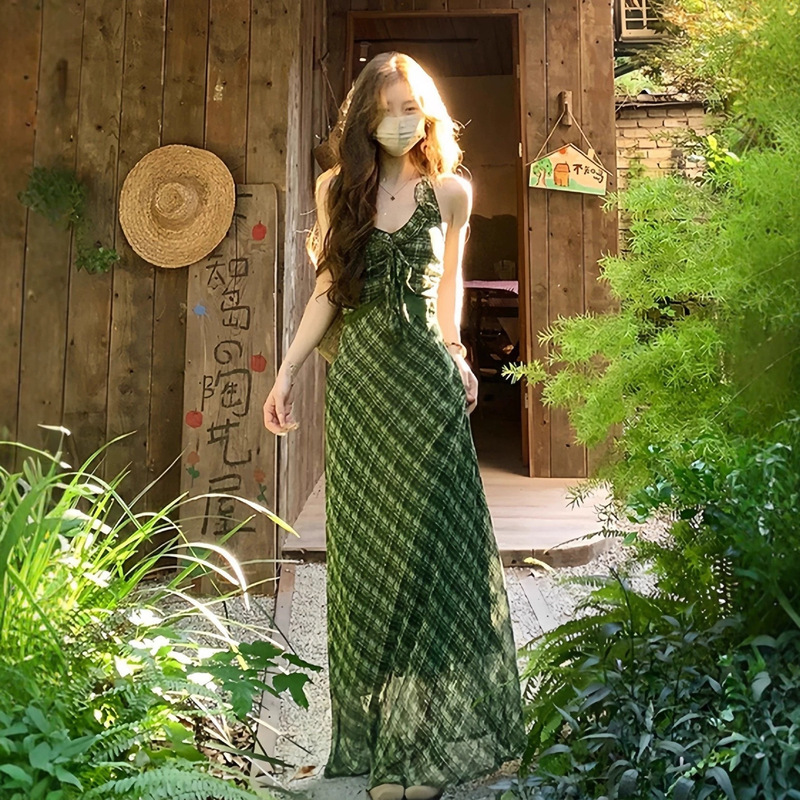 French Style Elegant V Neck Plaid Halterneck Dress Summer New Design Waist Slimming Look Beautiful Long Skirt French Style Elegant V Neck Plaid Halterneck Dress Summer New Design Waist Slimming Look Beautiful Long Skirt