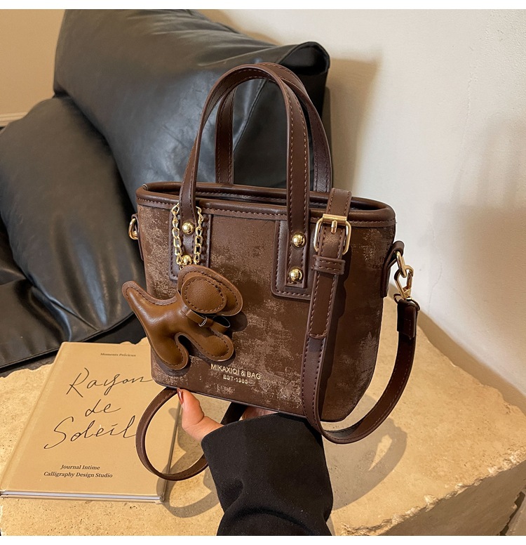 2024 New Popular Small Bag This Year Women's Fashion Versatile One Shoulder Crossbody Bag Retro Small Handheld Bucket Bag_voghion.com