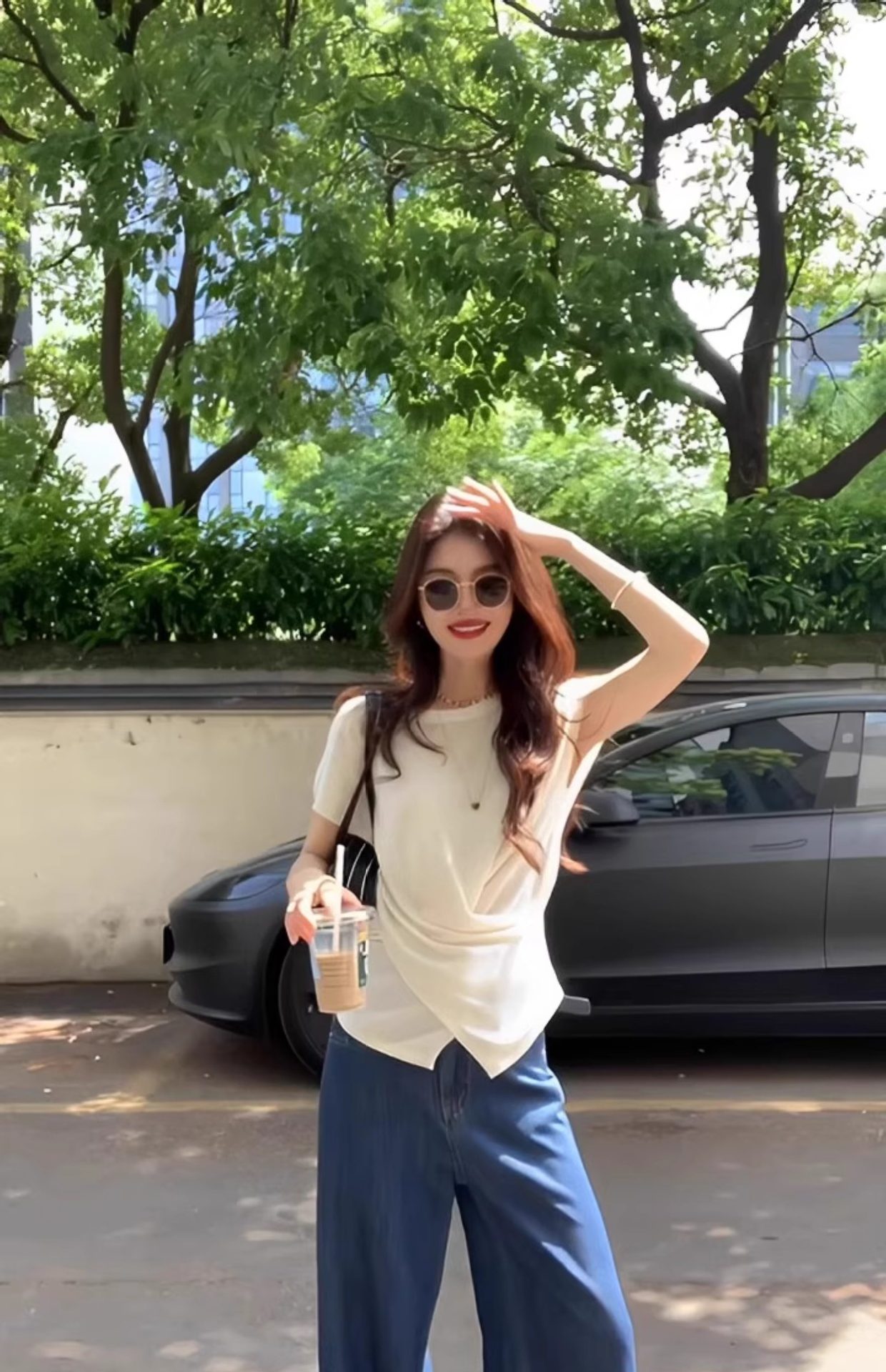Áo thun nữ tay ngắn cổ tròn chất liệu sợi mát phối quai chéo bất đối xứng — sọc đen chi tiết 2
