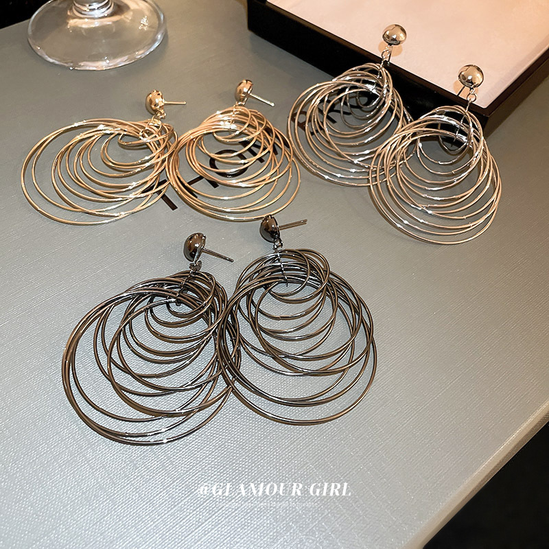 Pendientes de círculo de estilo de metal de moda diseño personalizado de alta calidad pendientes europeos y americanos exagerados elegantes al por mayor
