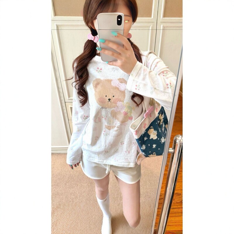 Cute bear print long-sleeve T-shirt for women, loose-fitting Korean-style sweet top, new spring and autumn versatile base shirt for students Cute bear print long-sleeve T-shirt for women, loose-fitting Korean-style sweet top, new spring and autumn versatile base shirt for students