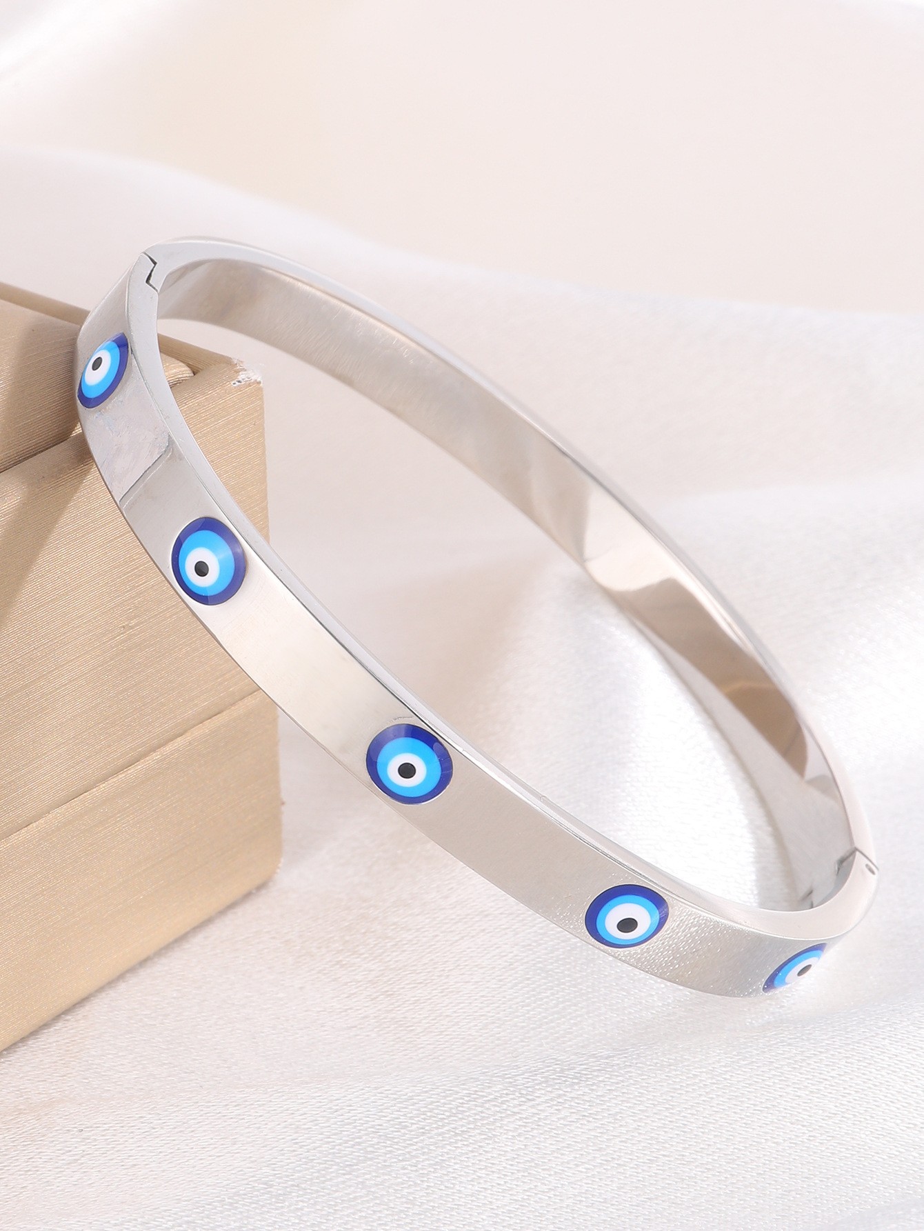 【144】Silver blue eyes bracelet