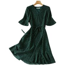 胖mm大码夏季绿色波点连衣裙女装2024新款气质修身显瘦荷叶边裙子