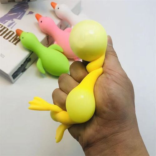 Relieve stress by squeezing the duck, kneading the flour, pulling the duck, and petting the white goose. The cute and innocent yellow duck has slow rebounding and is lying down. 