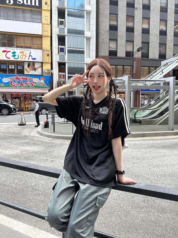 Jinyilinと同じスタイルのルーズ刺繍ルーズTシャツレディース韓国ファッションブランドbadbloodアメリカンストリートジャージ半袖|undefined