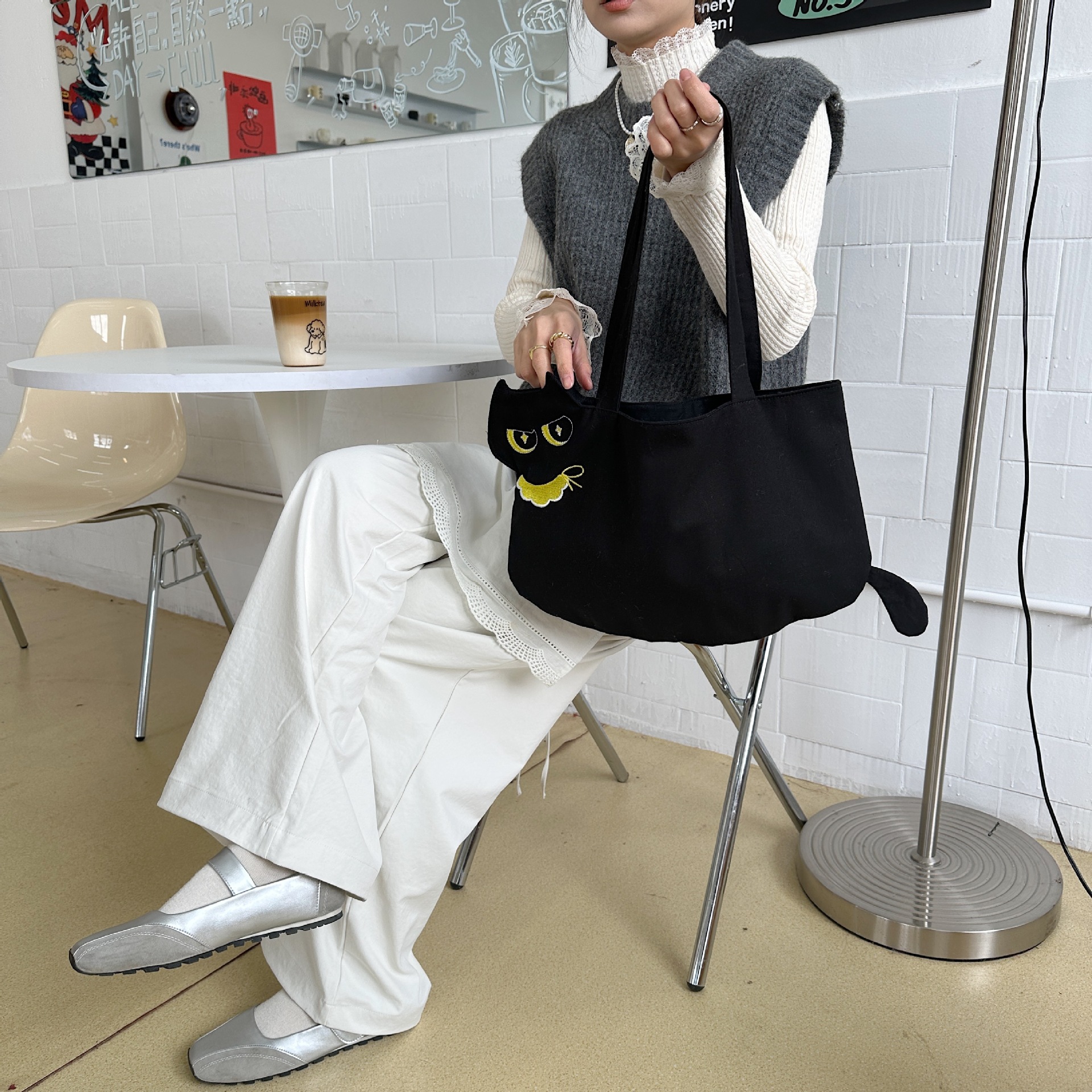 Women's Canvas Cat Cute Square Open Tote Bag display picture 24