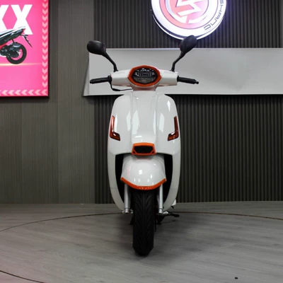 Oil-Saving Scooter Transportation Two-Wheeled Motorcycle Powered over 49/180Cc Best-Selling Model