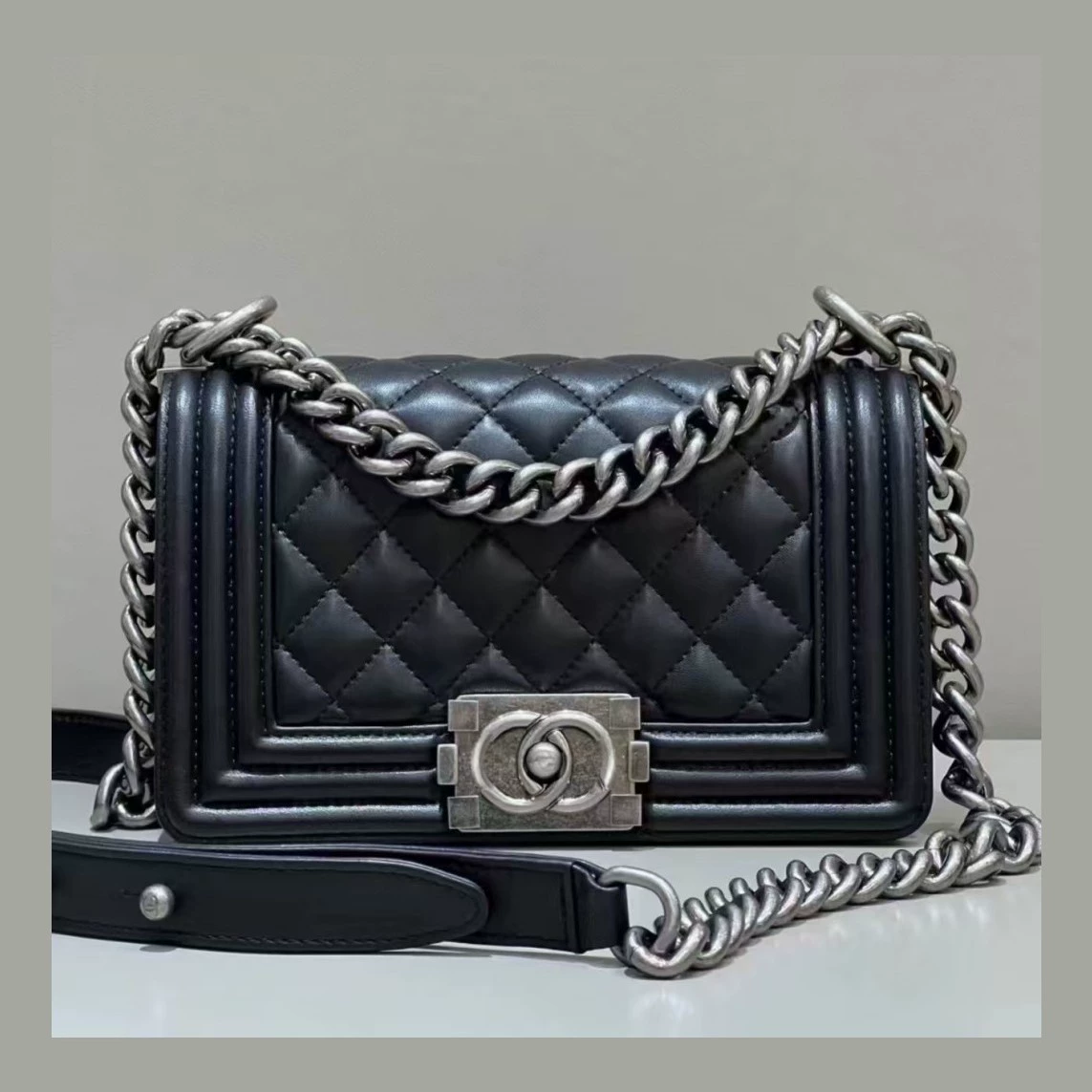 Модный классический тренд цепь, плечо сумка, телефон сумка, городской стиль, Chanel стиль, цепь сумка