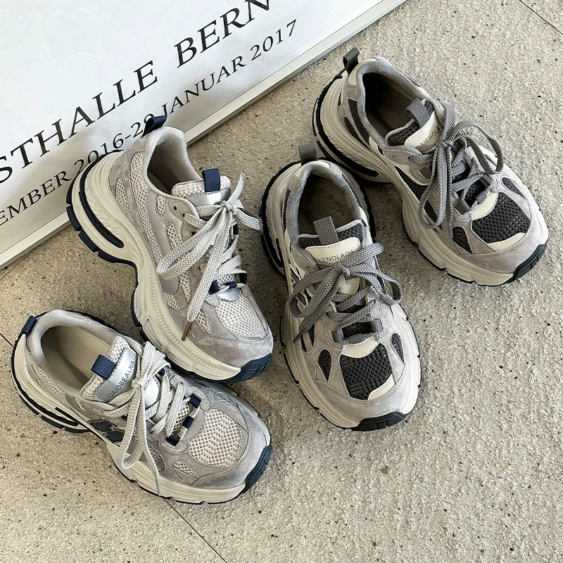 Кожаные туфли папы женского пола 2024 зима новый бархатный ретро увеличить легкую спортивную повседневную обувь