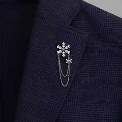高級の軽い豪華な雪の花のフリンジチェーンのブローチの小さい大衆の設計の高級感の気質はスーツのコートに合わせて飾ります。