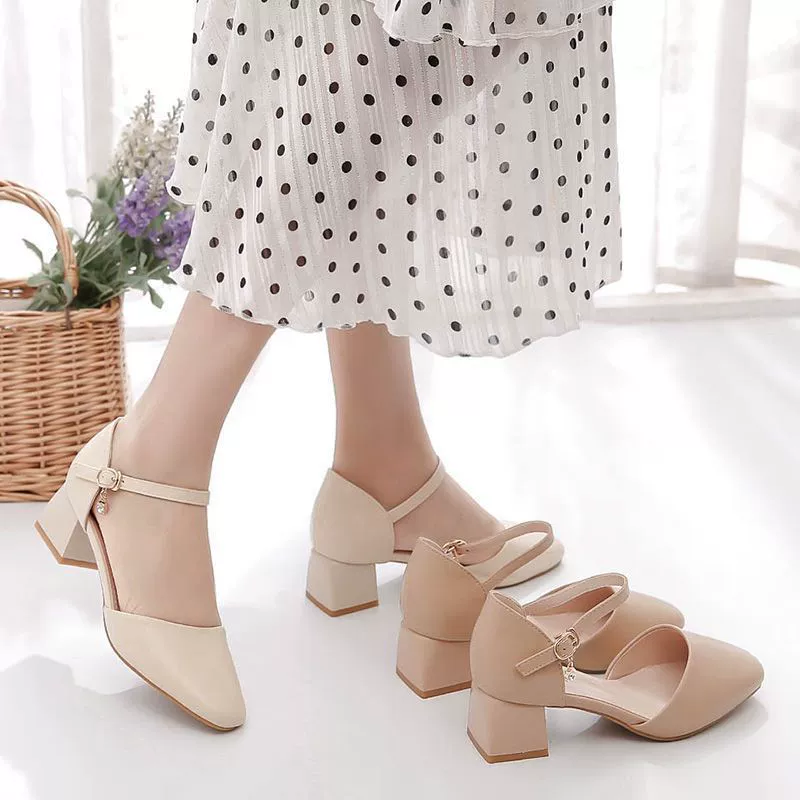 Баотоу сандалии женские полые квадратные туфли с одной головой 2024 новые феи в стиле каблуки с пряжкой на высоких каблуках