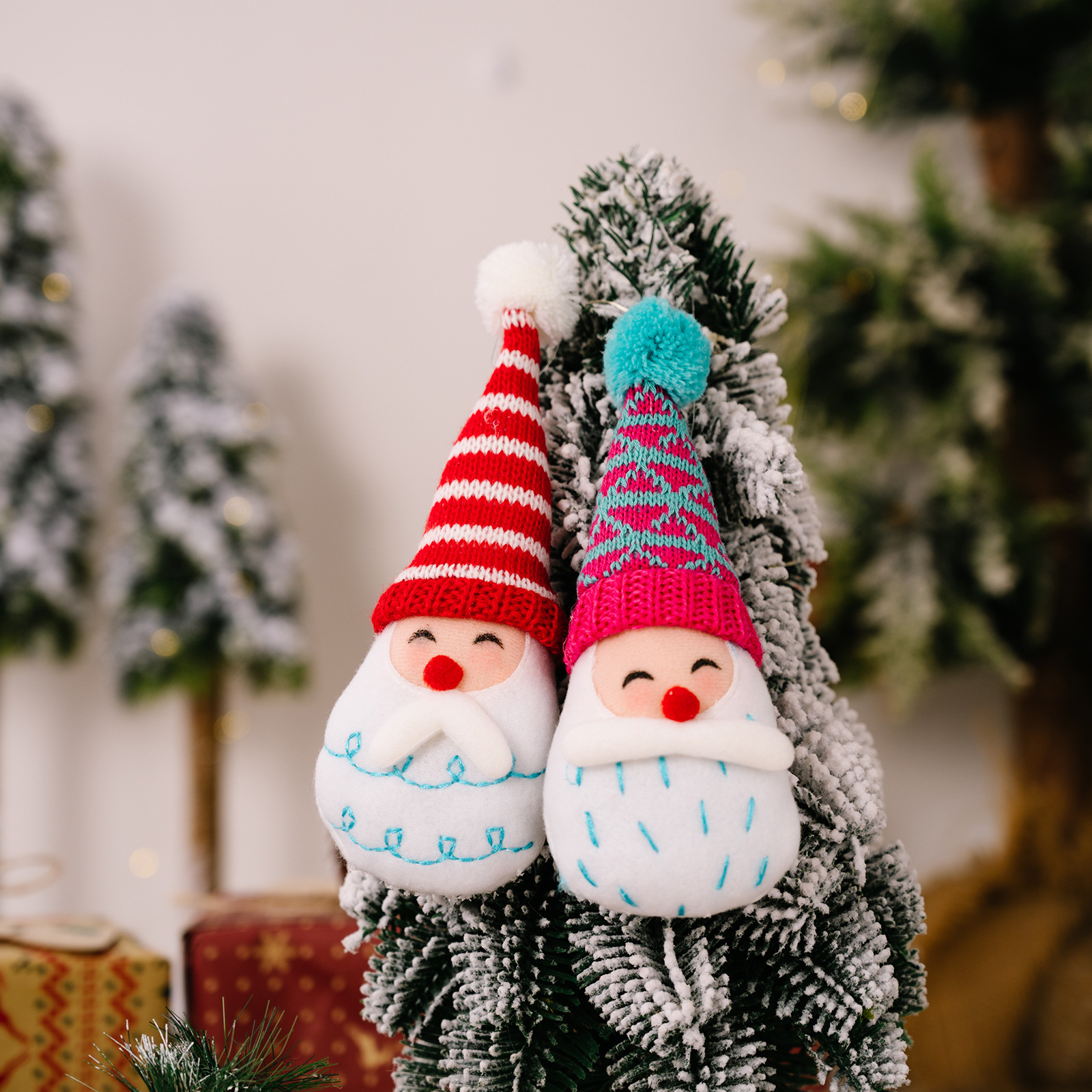Maison & Jardin Nouvelles décorations de Noël Pendentif boule de fourrure rayée de dessin animé Pendentif chapeau pointu Pendentif tête de vieil homme Pendentif arbre de Noël_voghion.com