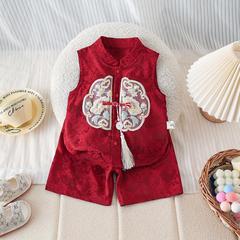 男の赤ちゃんの夏のスーツの中国式の唐の服の分体の2つのセットの赤ちゃんの百日の歳の服の国風の贈り物の服