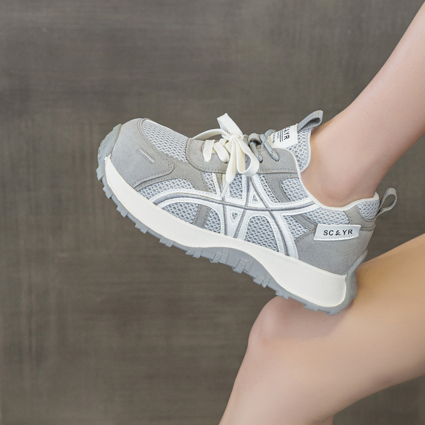 Giày sneaker nữ đế dày phong cách Đức Huấn (German Trainer) mùa xuân 2026, đế bánh mì ôm eo, phối màu trẻ trung — Be 5025, Xám 5025, Vàng 5025