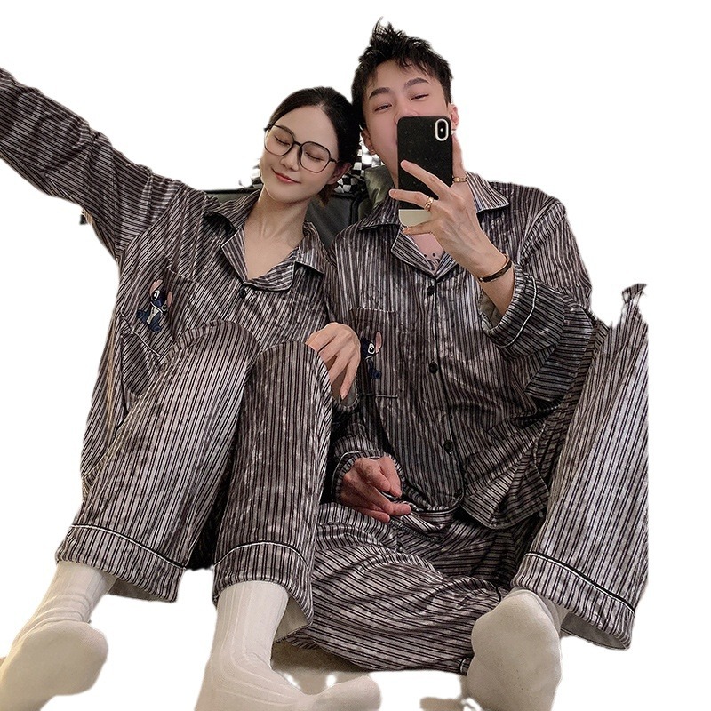 Pijamas de pareja primavera y otoño terciopelo dorado de manga larga para mujer de alto grado 2023 nuevos hombres lindos de invierno homewear