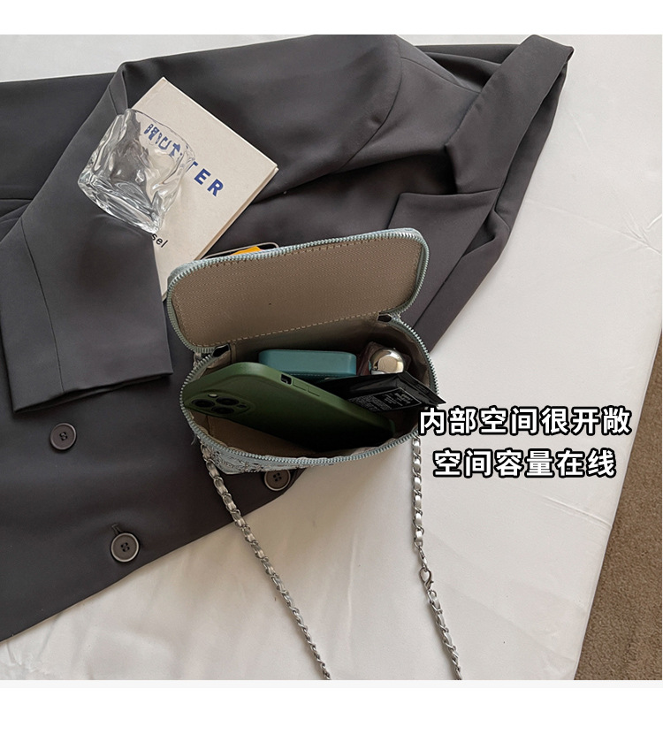 The diamond-shaped chain crossbody bag for women in the summer of 2025 features a fashionable and niche design. This year, the box bucket bag is in vogue undefined