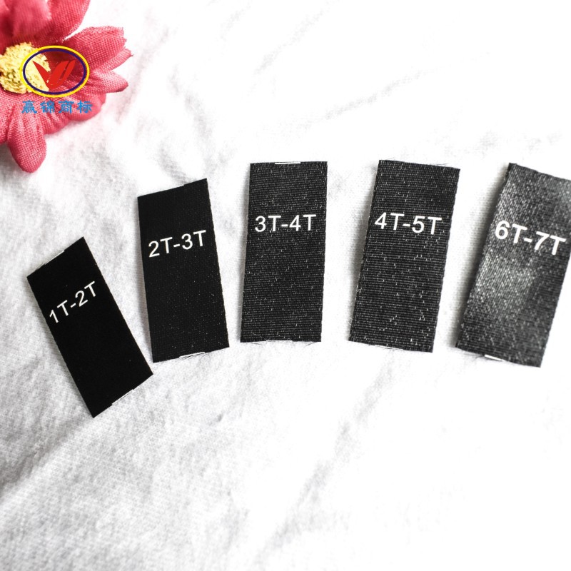 现货1T-2T儿童服装年龄尺码标黑底白字对折车缝设计码唛切好