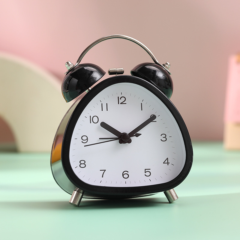 ��������ѷ��ͨ���Ӷ�ͯѧ����Ů��ʱ�Ӿ�������ҹ�ⴲͷ������