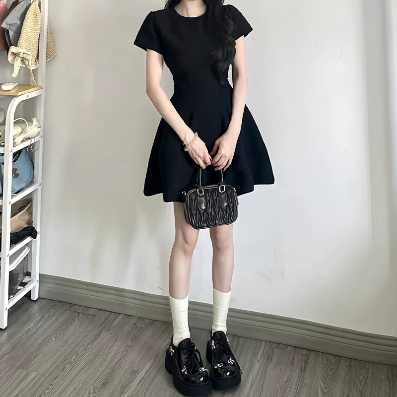 现货法式黑色连衣裙子女装夏款2025新款感收腰显瘦小黑裙蓬蓬短裙