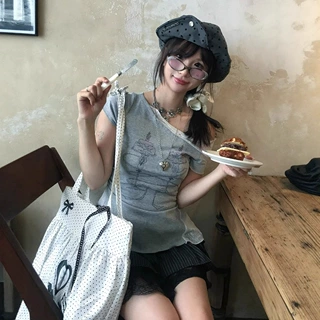 复古辣妹斜肩印花拼接花边短袖t恤女夏新款修身收腰性感露肩上衣