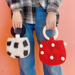 Wool felt handmade mushroom bag Japanese cute children's retro handbag New Year red hand bag children's super cute