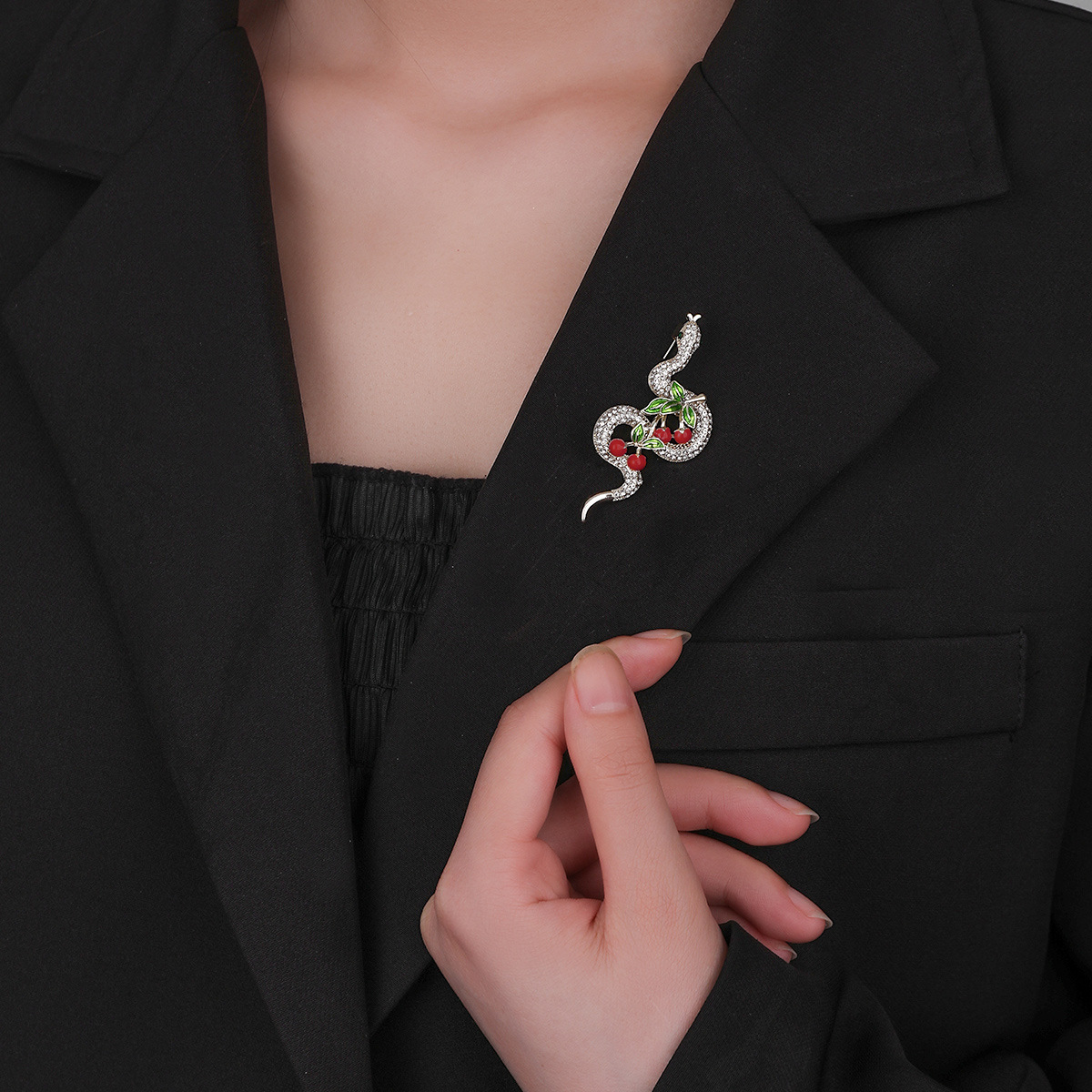 Zodiac Snake Year Broches Snake Year Broches Capa simple de alta calidad Accesorios