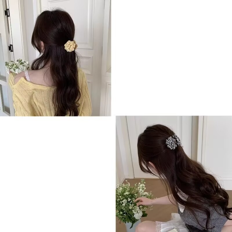 物語の中の小さな黄色い花のクリップ、甘いチェック柄のヘアクリップ、後頭部の半分に結ばれた小さなヘアクリップのヘッドバンド|undefined