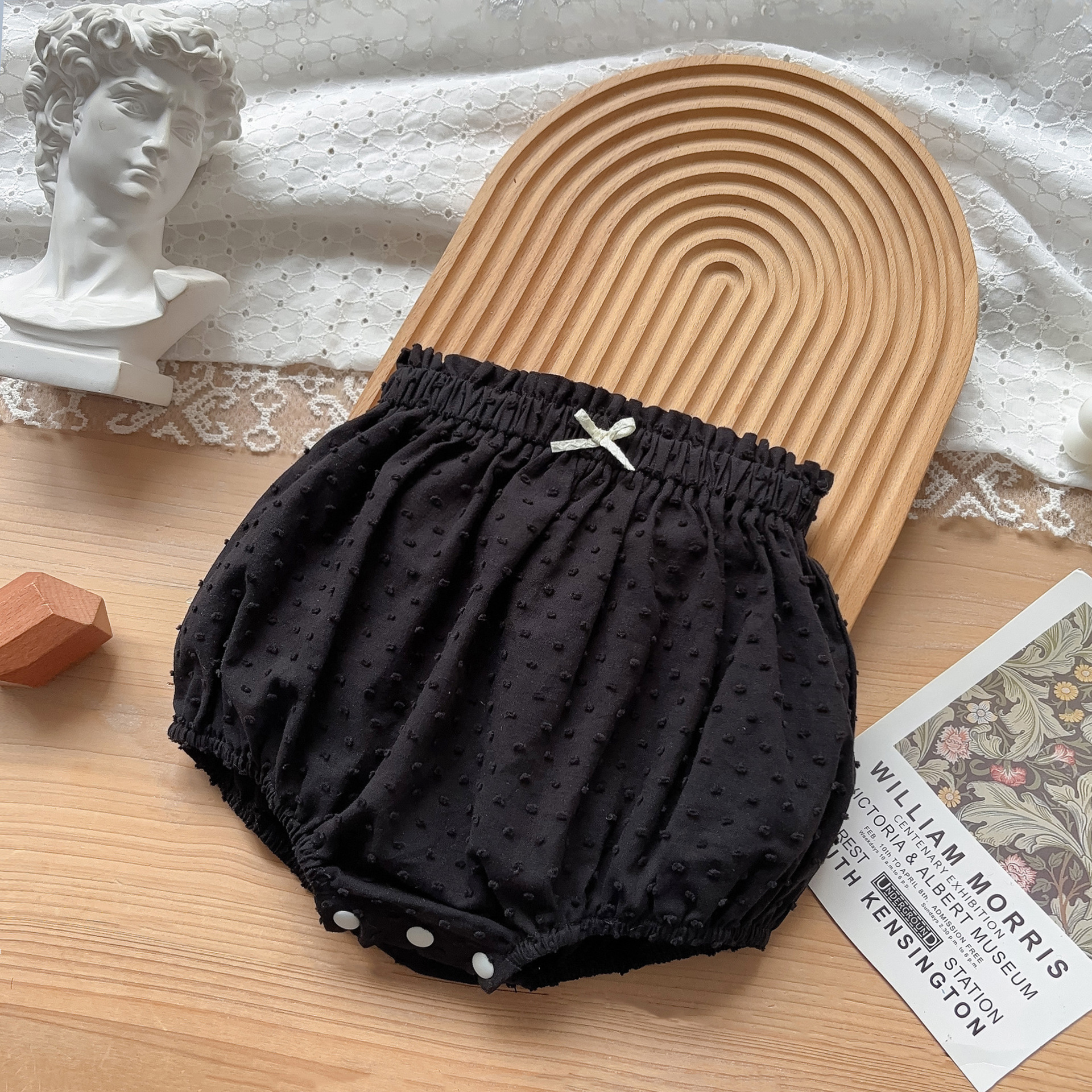 2025 primavera nuevo estilo versión coreana del bebé bebé estilo occidental versión coreana de la camisa de fondo de manga larga del bebé lindo traje de calzoncillos