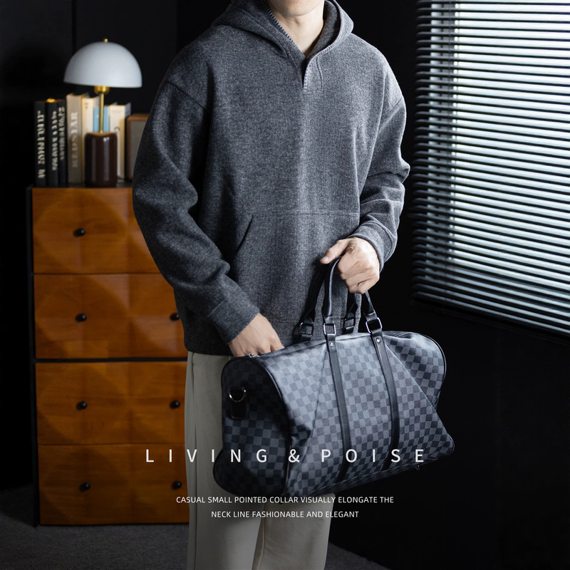 [Faux wool texture] High-end, single-button, men's hooded sweatshirt with visible stitching, loose fit, and dropped shoulders, perfect for autumn and winter casual wear