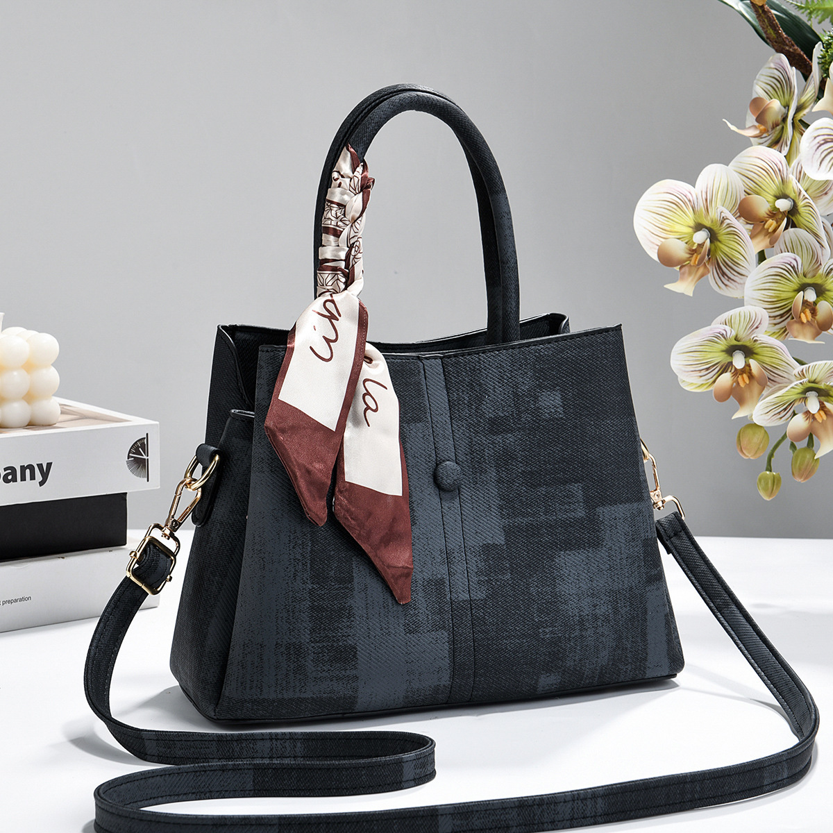 2026 nueva moda transfronteriza estriado bolso de moda de mujer gran capacidad bolso de hombro bolso de madre al por mayor