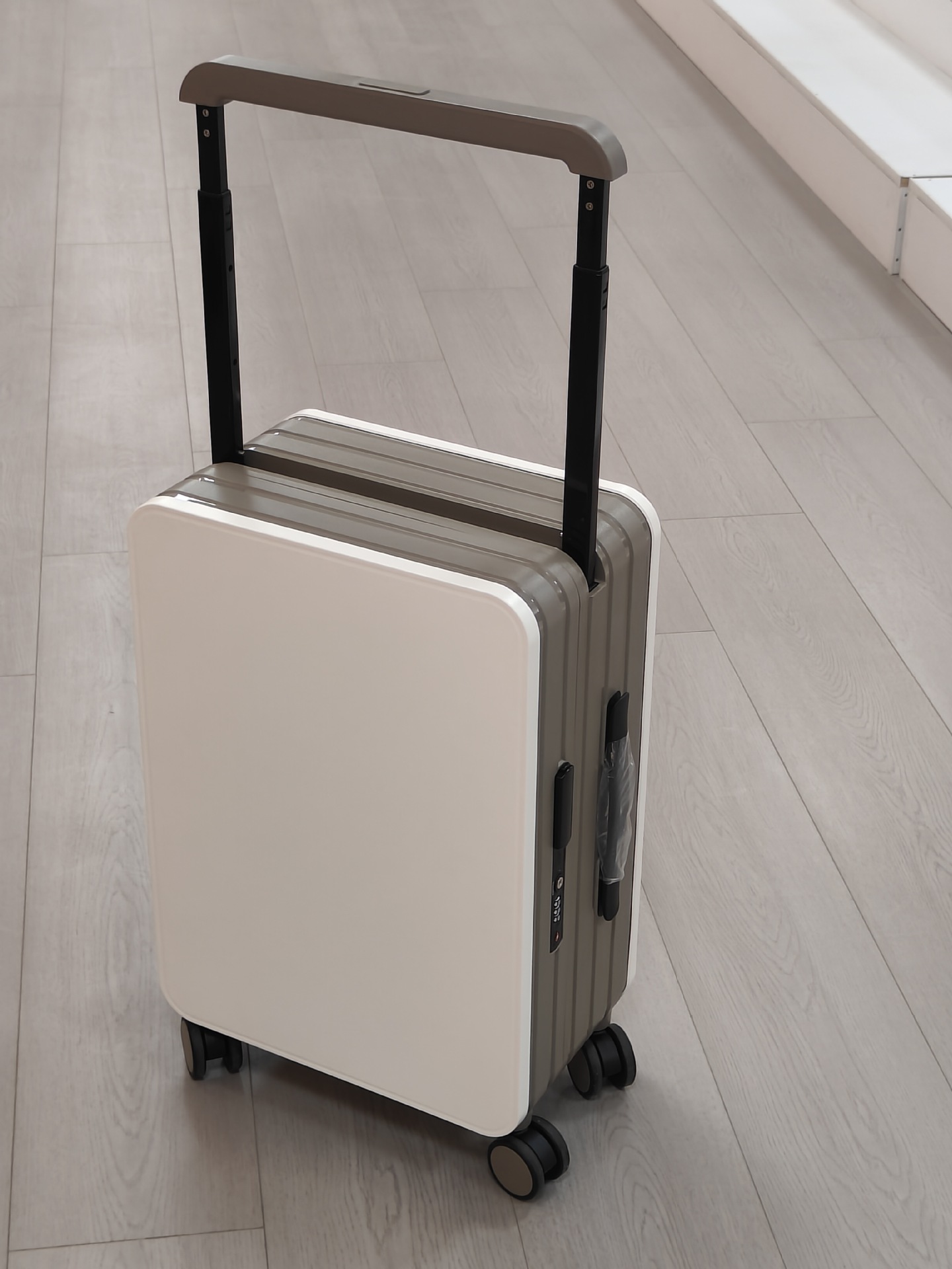 En nombre de la maleta con tirante ancho, embarque, viaje femenino de 20 pulgadas, rueda universal silenciosa de alto valor, caja con ruedas para PC de 24 pulgadas