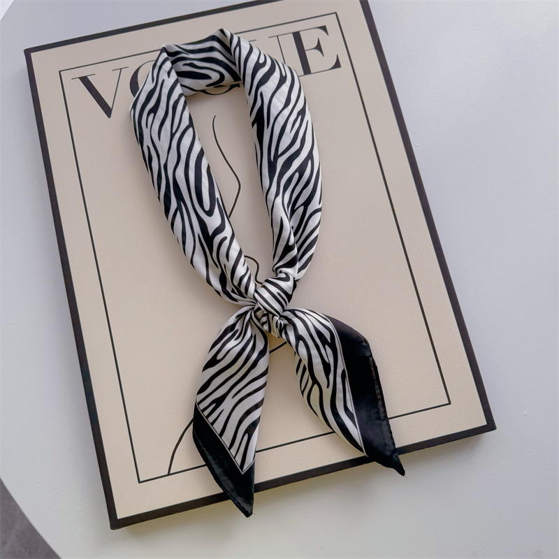 Bufandas de seda para mujeres primavera y otoño bufandas de moda para mujeres bufandas de cuello para maestros y empleados regalos de impresión de lujo ligero