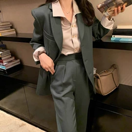 连衣裙;时尚休闲套装;女式衬衫