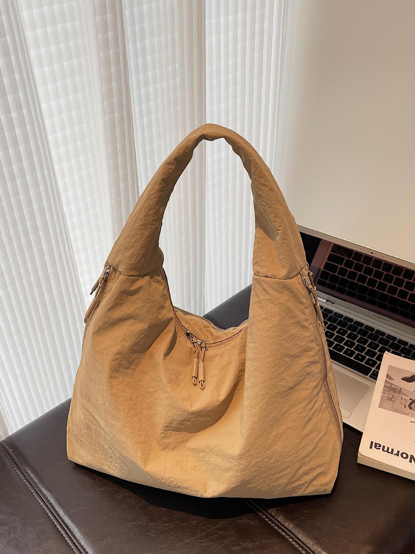Bolsa de brazo de tela de nylon transfronteriza para mujeres 2025, nueva bolsa de hombro casual simple, bolsa de torneo casual universal