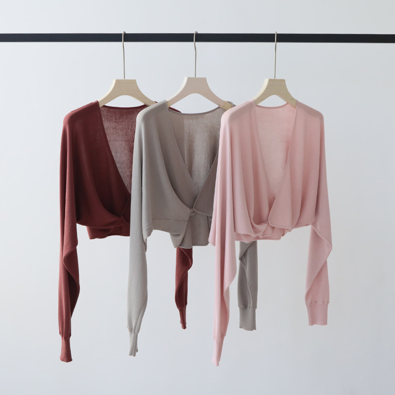 Early Spring New Wear with Skirt Shawl Sweater V-neck Pullover High-grade Tencel Blended Mulberry Silk Top Early Spring New Wear with Skirt Shawl Sweater V-neck Pullover High-grade Tencel Blended Mulberry Silk Top