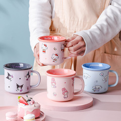 サンリオ陶磁器マグカップ子供かわいいカップを飲んでいます。