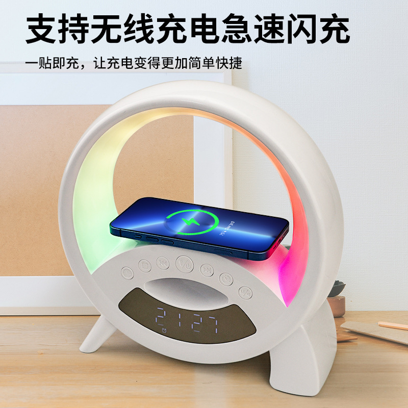 Nueva pantalla grande reloj despertador luz nocturna carga inalámbrica colorida atmósfera lámpara de escritorio lámpara altavoz Bluetooth