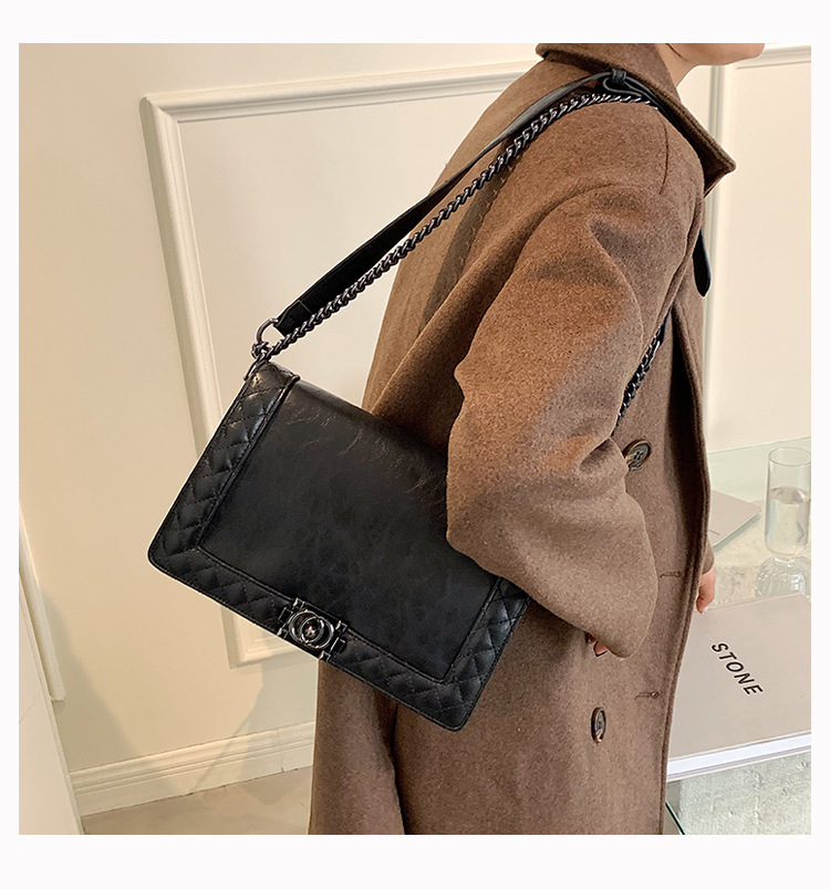 New Retro Chain Personality Shoulder Bag Casual Texture Messenger Small Square Bag display picture 3