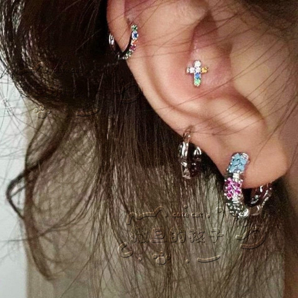 16G labret stud size and finish detail