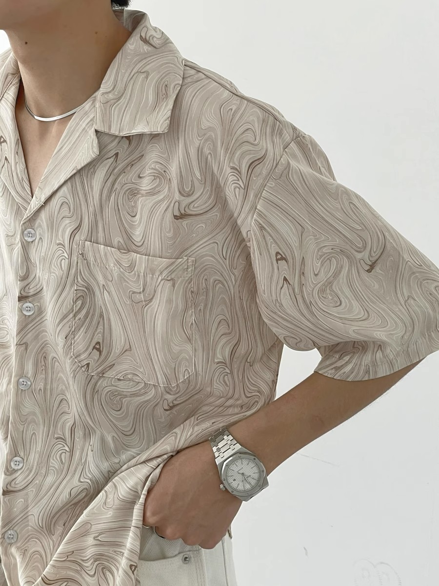 Camisa de manga corta con patrón de onda vintage de gama alta Camisa casual de textura de estilo occidental suelta perezosa de nicho de verano para hombres