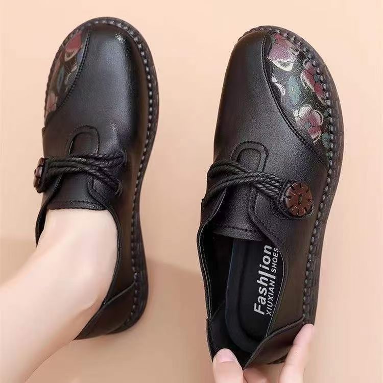 2026 nuevos zapatos de madres con suela plana, zapatos de cuero con suela suave, zapatos de abuela, zapatos antideslizantes para mujeres mayores