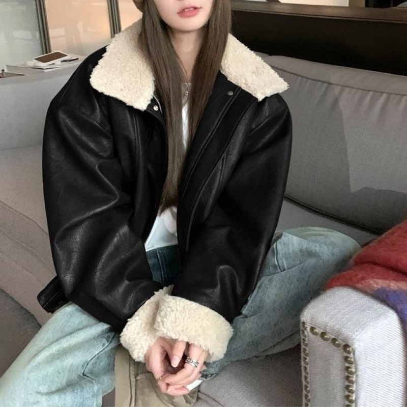 빈티지 가죽 두꺼운 짧은 모방 양고기 재킷 2025 새로운 겨울 느슨한 오토바이 재킷 틈새