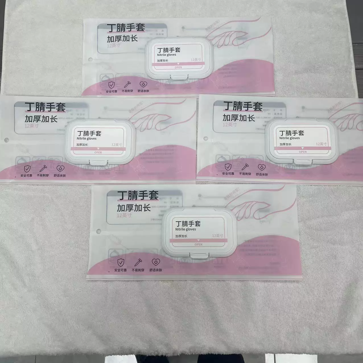 Производители поставляют съемные нитриловые перчатки с откидной крышкой, упаковочные пакеты для перчаток из ПВХ, влажные полотенца, гигиенические салфетки, упаковочные пакеты