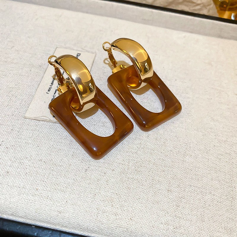 Retro Merrade curry plata aguja pendientes de moda versátil Hong Kong aretes de estilo ligero lujo alta sensación otoño invierno pendientes