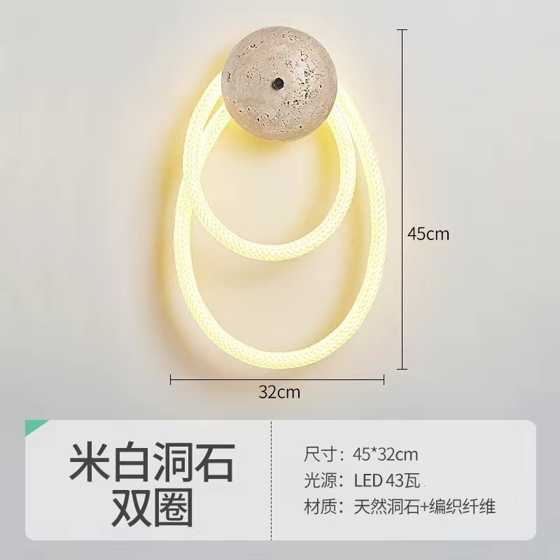 estilo japonés retro cabecera de cama agujero amarillo lámpara de pared de piedra silenciosa balcón sala de estar sofá TV pared de fondo escalera lámpara pasillo