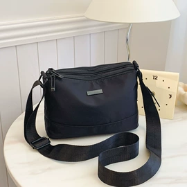 女士单肩包;女士斜挎包;休闲背包