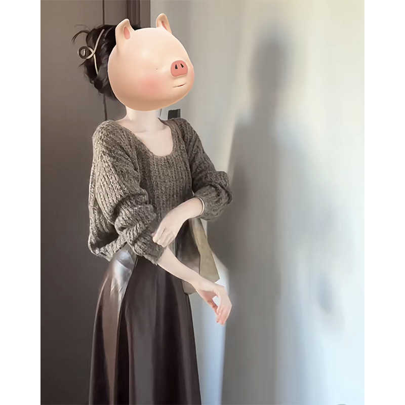 女性の小柄な怠惰感のスーツは秋の新型の大きいサイズの優しい風のニットのセーターの茶色の半身のスカートの2つのセットに入ります。|undefined