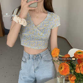 碎花T恤女设计感小众宽松短袖夏季韩版v领短款高腰露脐辣妹上衣